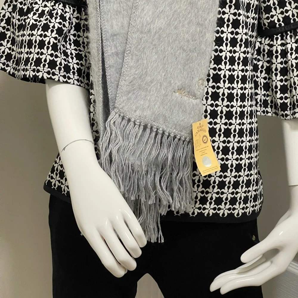 Alpaca Camargo beautiful gray woolly scarf new with tag